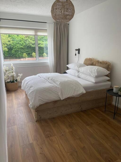 Stylish Apartment With Stunning Views Chislet Eksteriør billede
